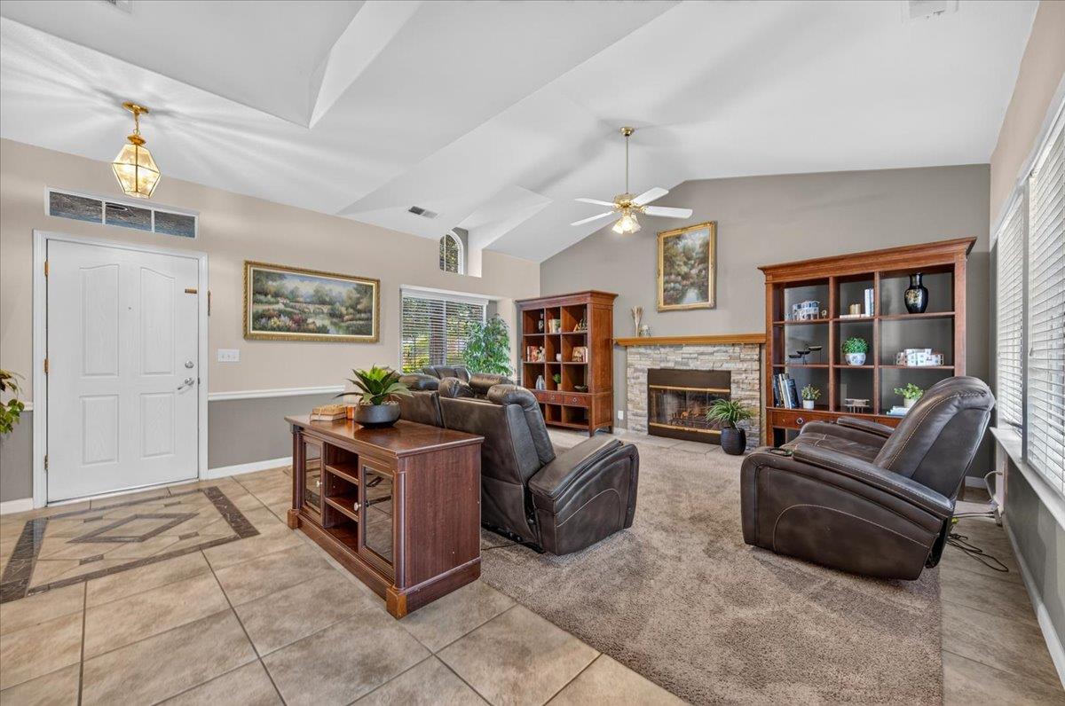 1888 El Paso Ave, Clovis, CA 93611