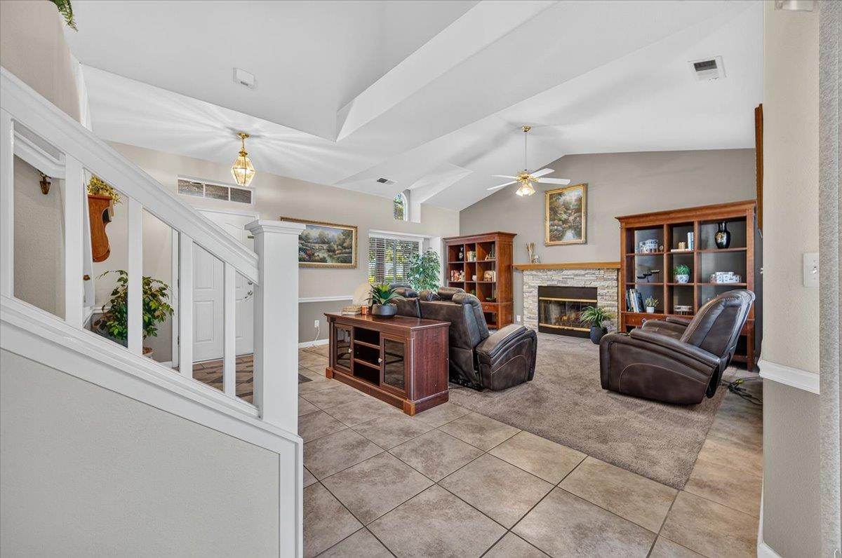 1888 El Paso Ave, Clovis, CA 93611