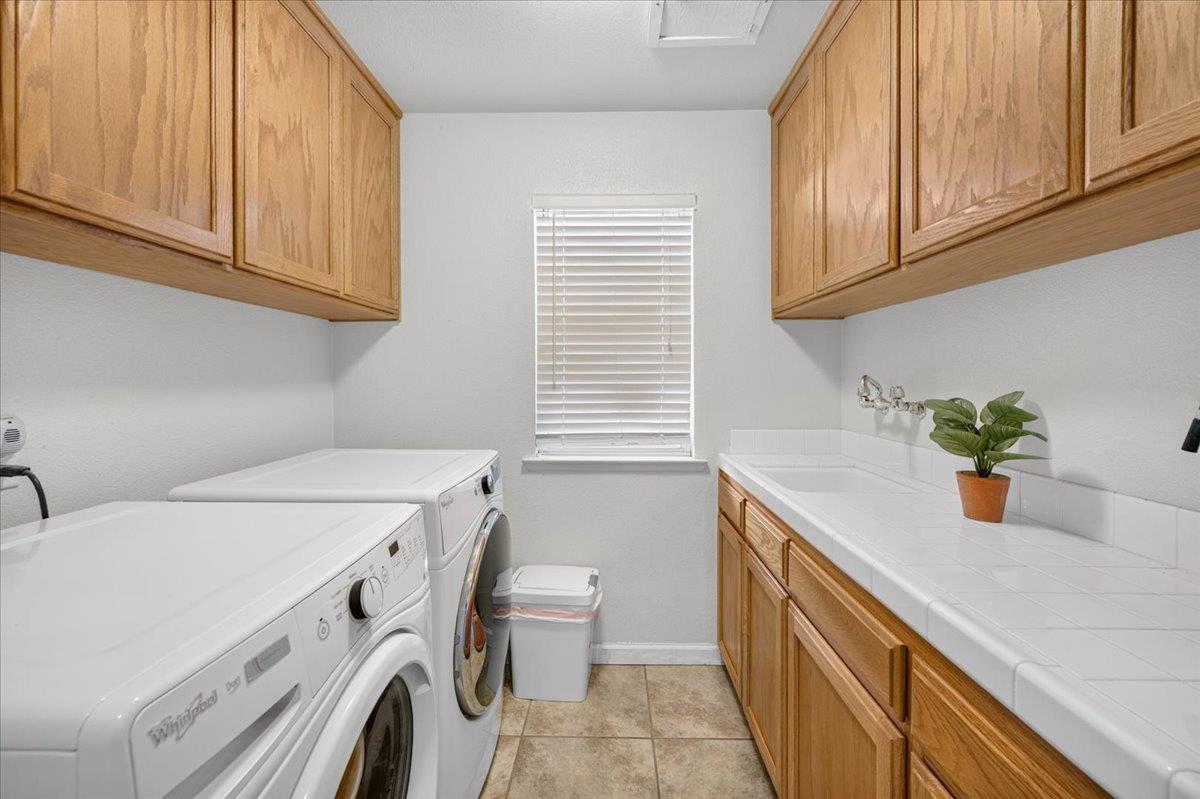 1888 El Paso Ave, Clovis, CA 93611