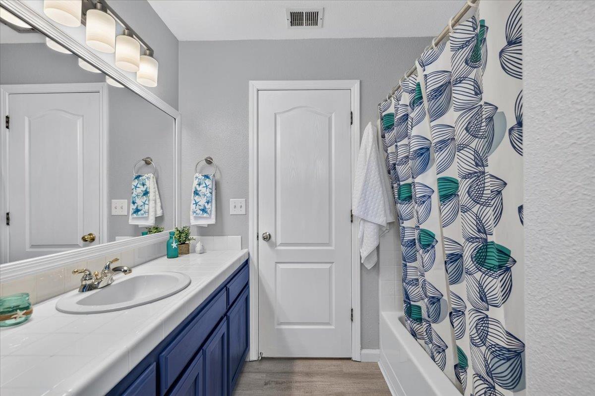 1888 El Paso Ave, Clovis, CA 93611