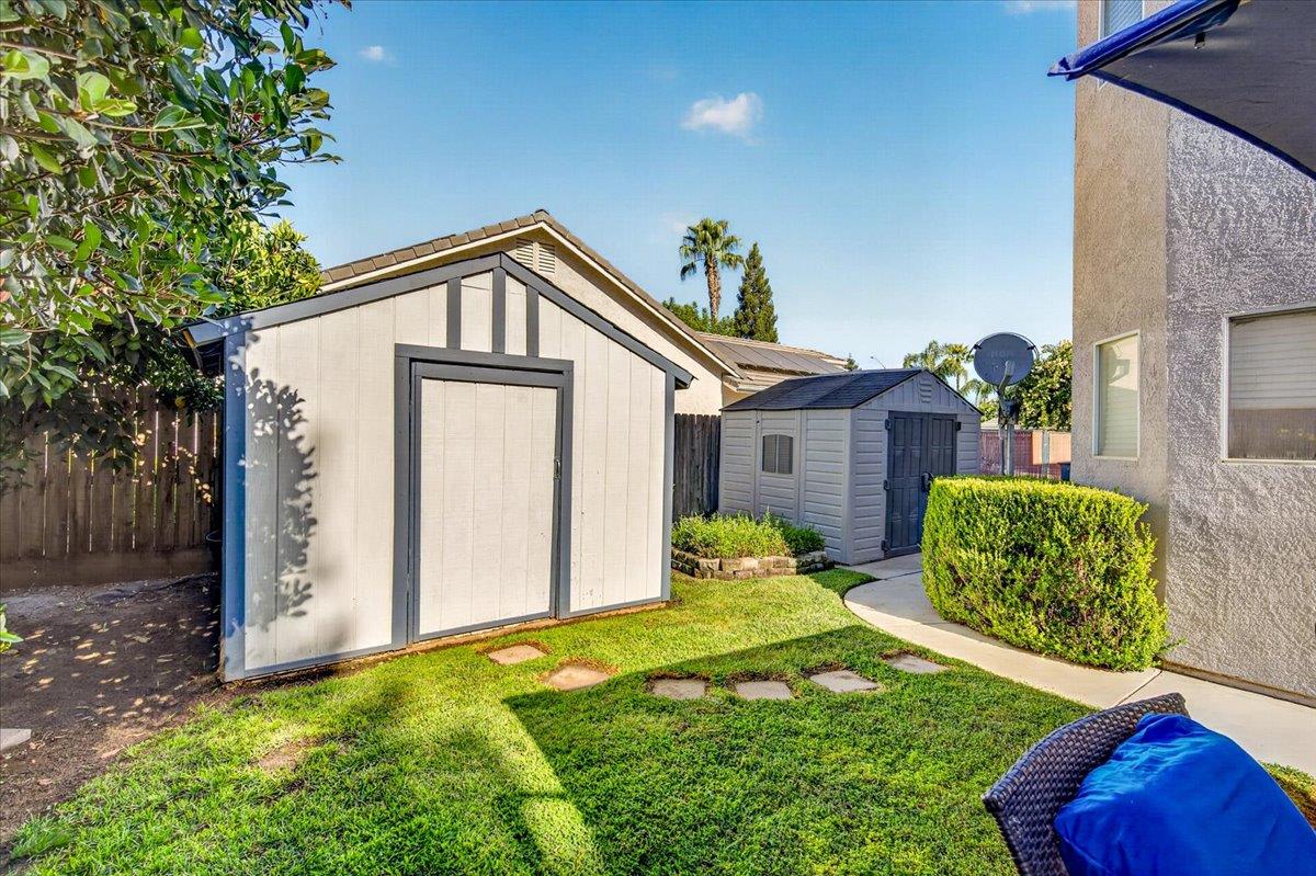 1888 El Paso Ave, Clovis, CA 93611