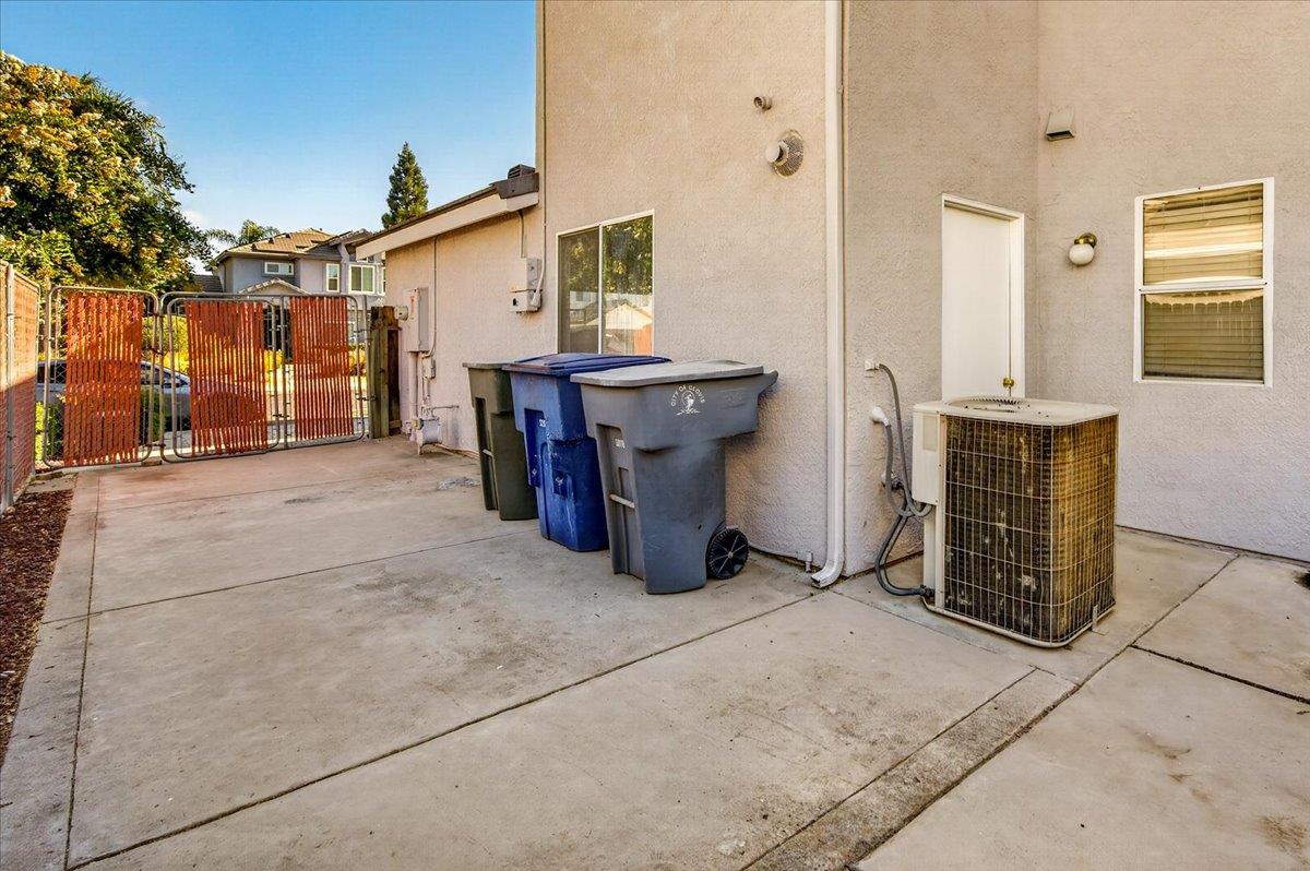 1888 El Paso Ave, Clovis, CA 93611