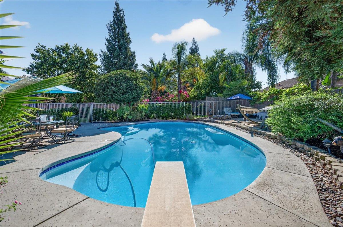 1888 El Paso Ave, Clovis, CA 93611
