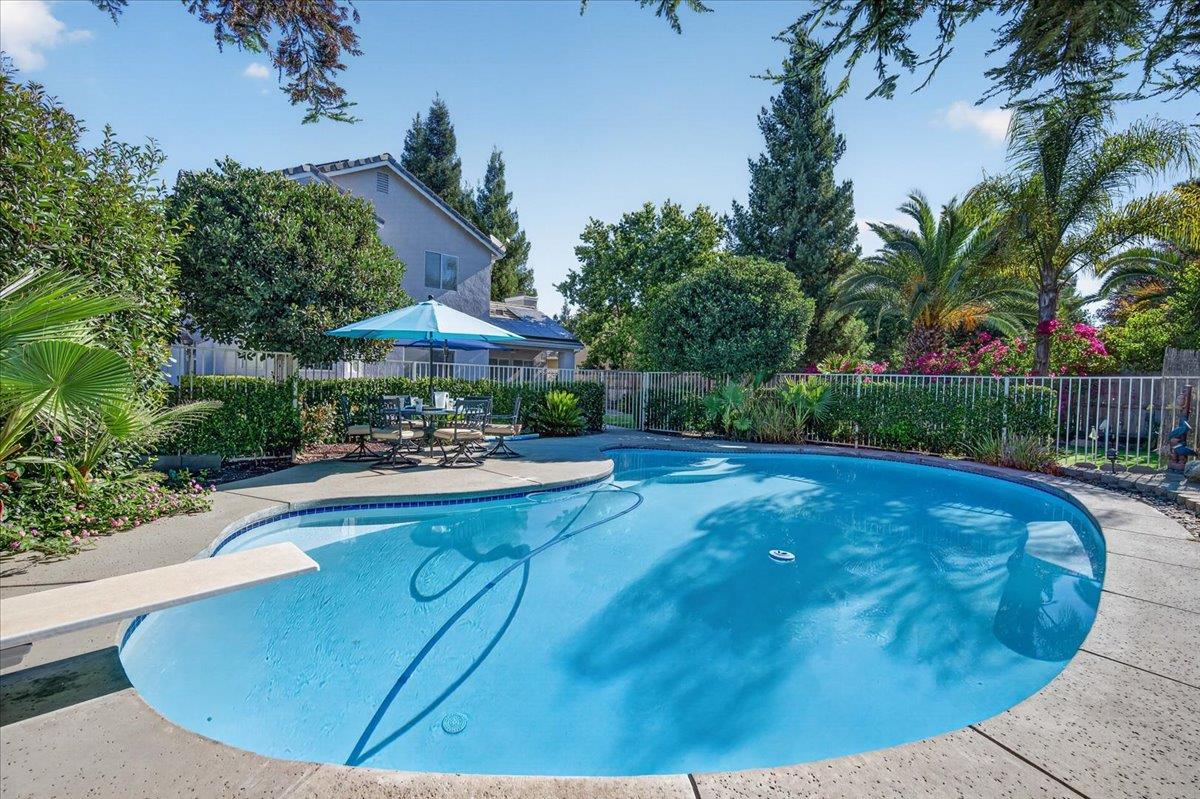 1888 El Paso Ave, Clovis, CA 93611
