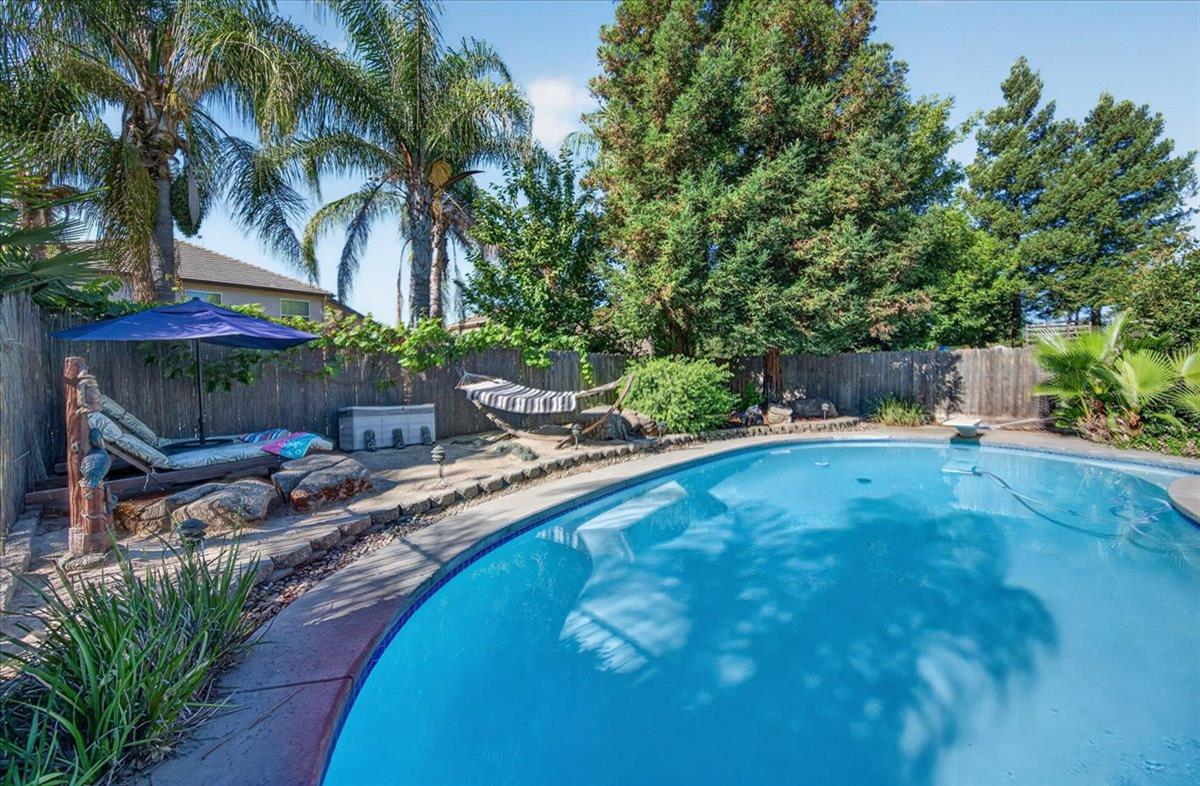 1888 El Paso Ave, Clovis, CA 93611