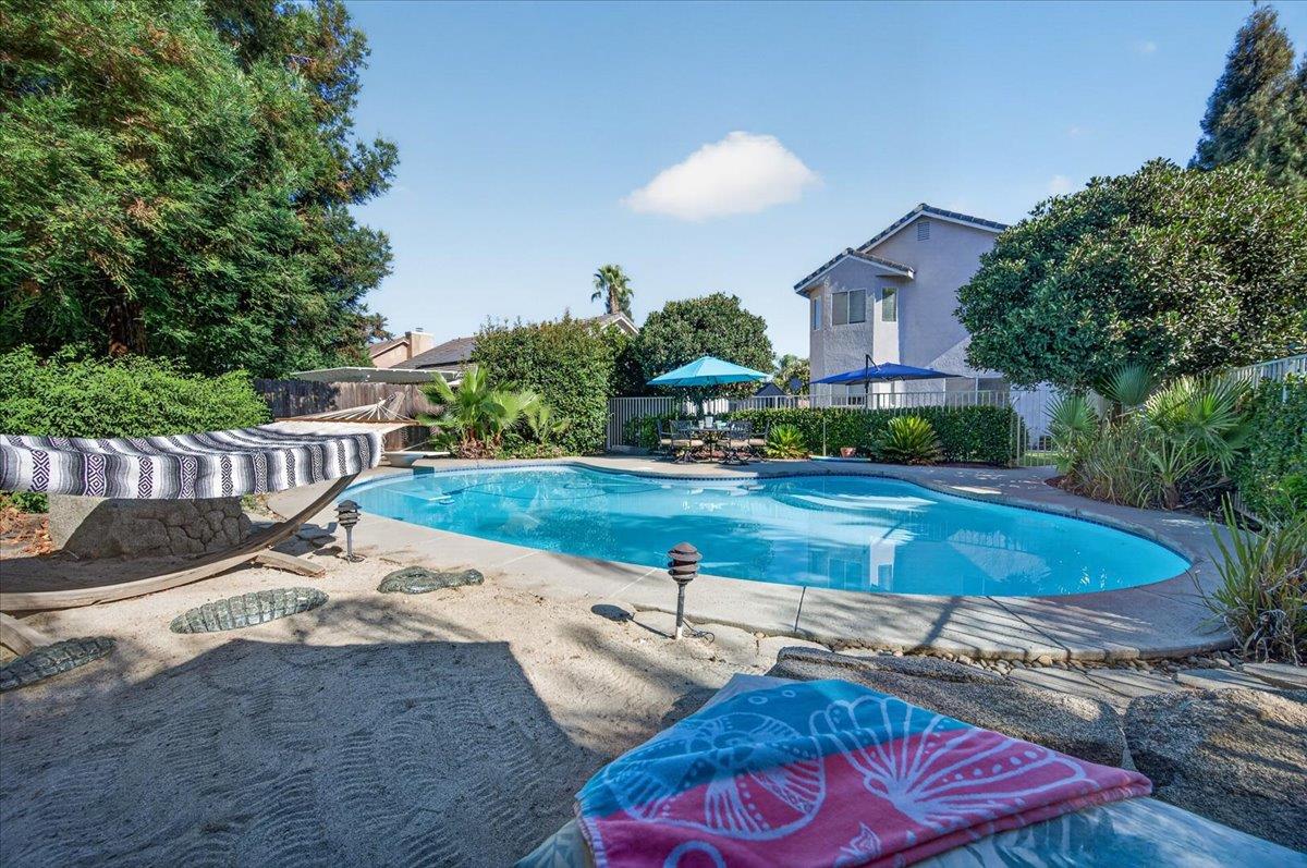 1888 El Paso Ave, Clovis, CA 93611