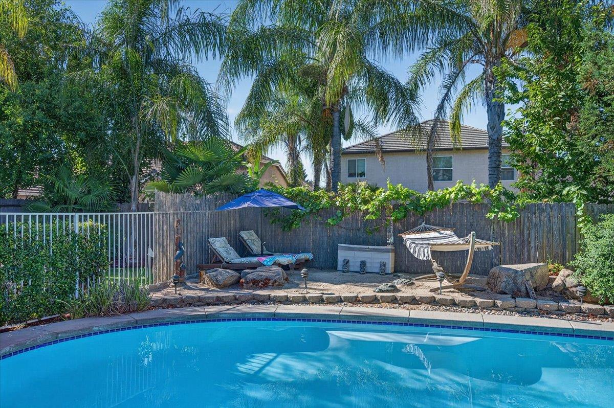 1888 El Paso Ave, Clovis, CA 93611