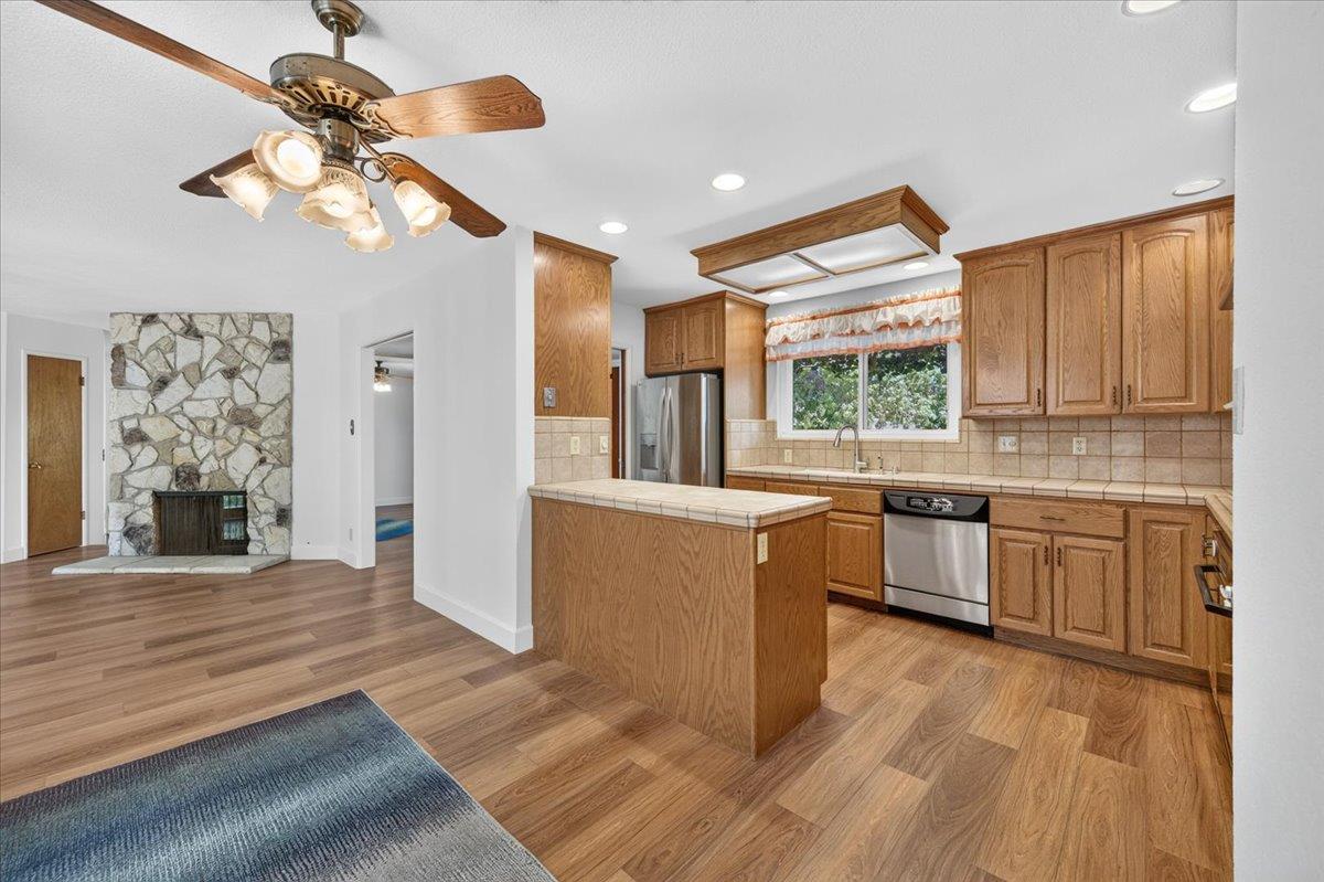 749 W Escalon Ave, Fresno, CA 93704