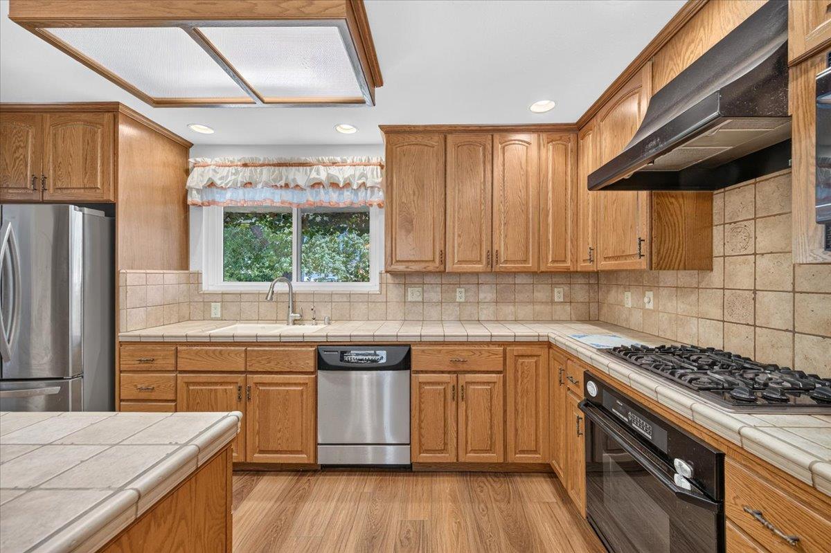 749 W Escalon Ave, Fresno, CA 93704