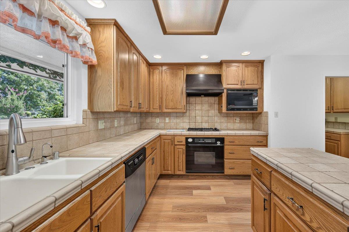 749 W Escalon Ave, Fresno, CA 93704