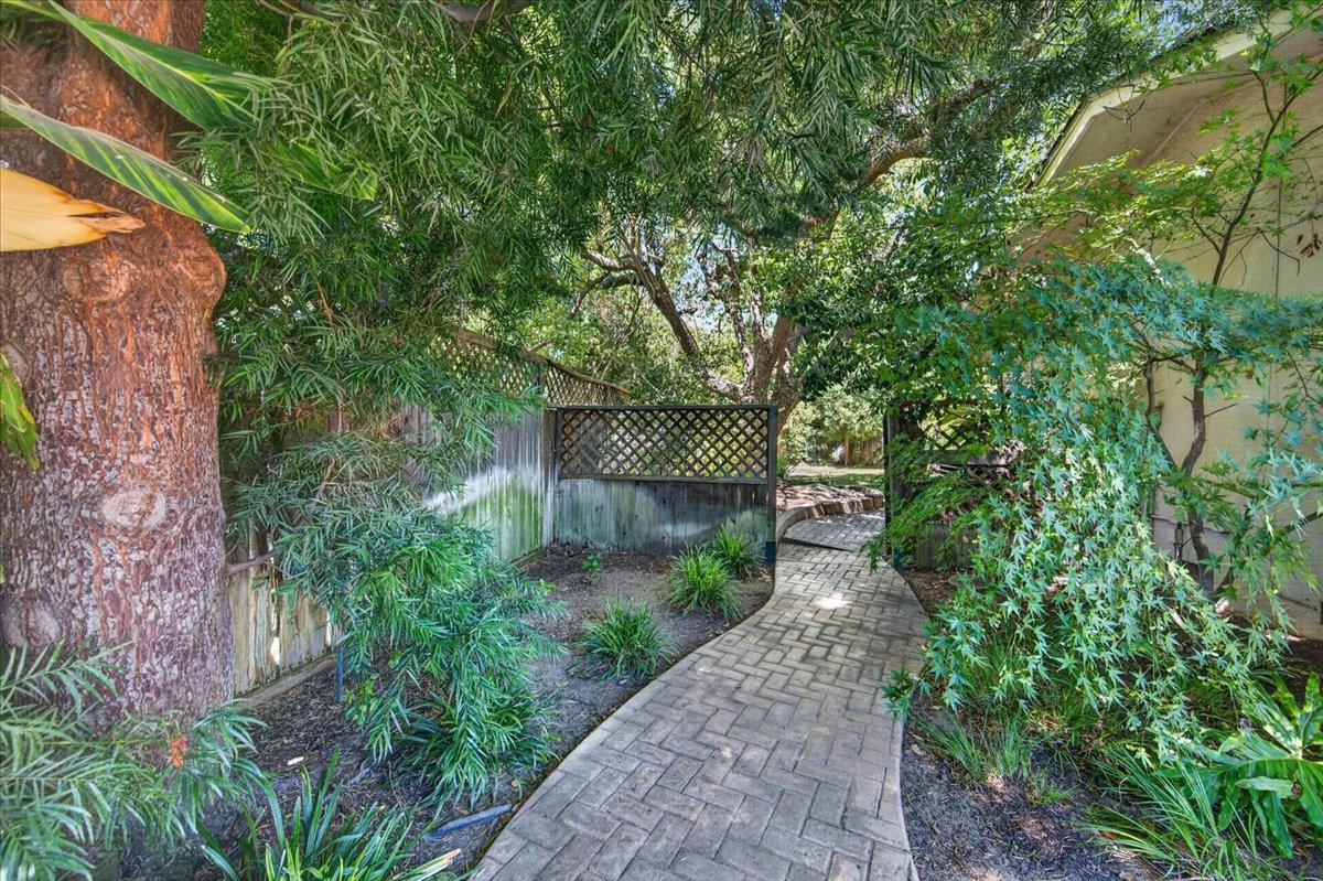 749 W Escalon Ave, Fresno, CA 93704