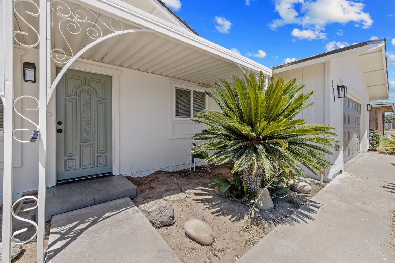 587 Sunset St, Kingsburg, CA 93631