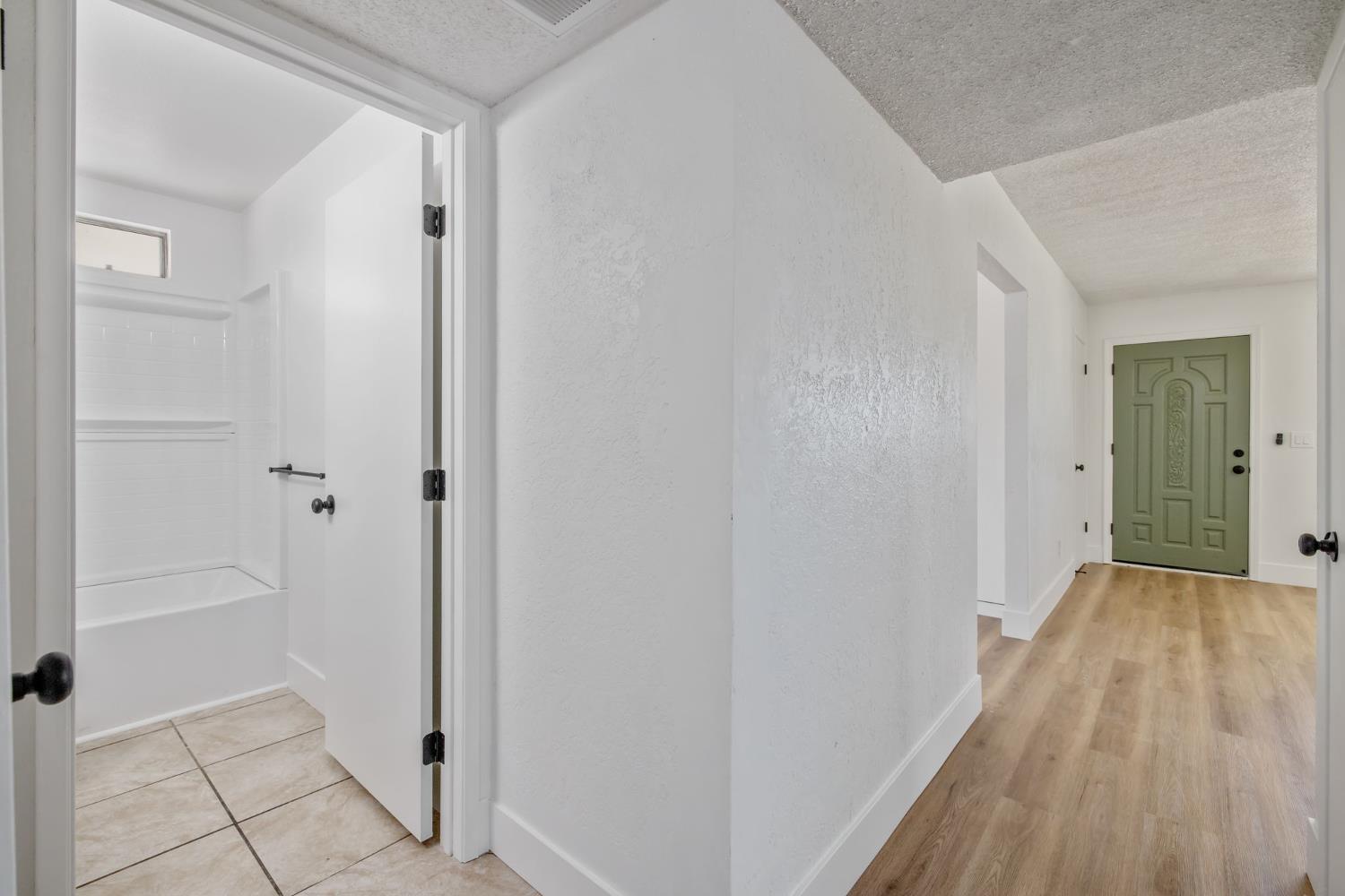 587 Sunset St, Kingsburg, CA 93631