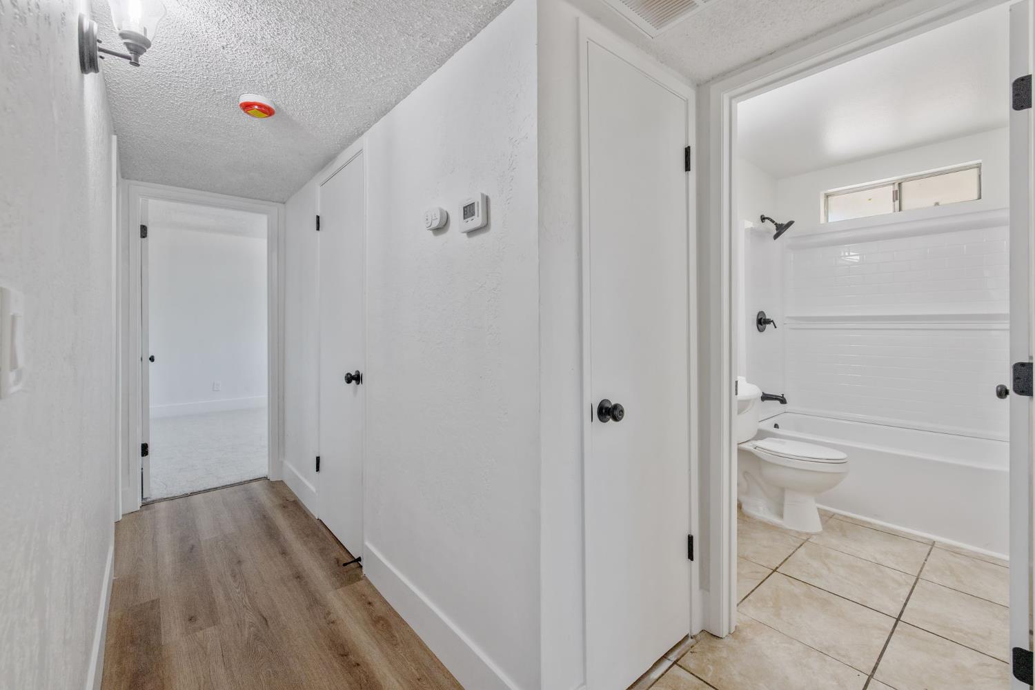 587 Sunset St, Kingsburg, CA 93631