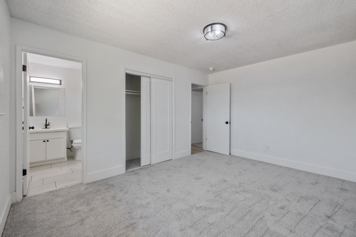 587 Sunset St, Kingsburg, CA 93631