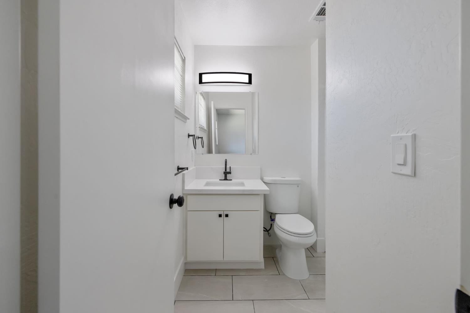 587 Sunset St, Kingsburg, CA 93631