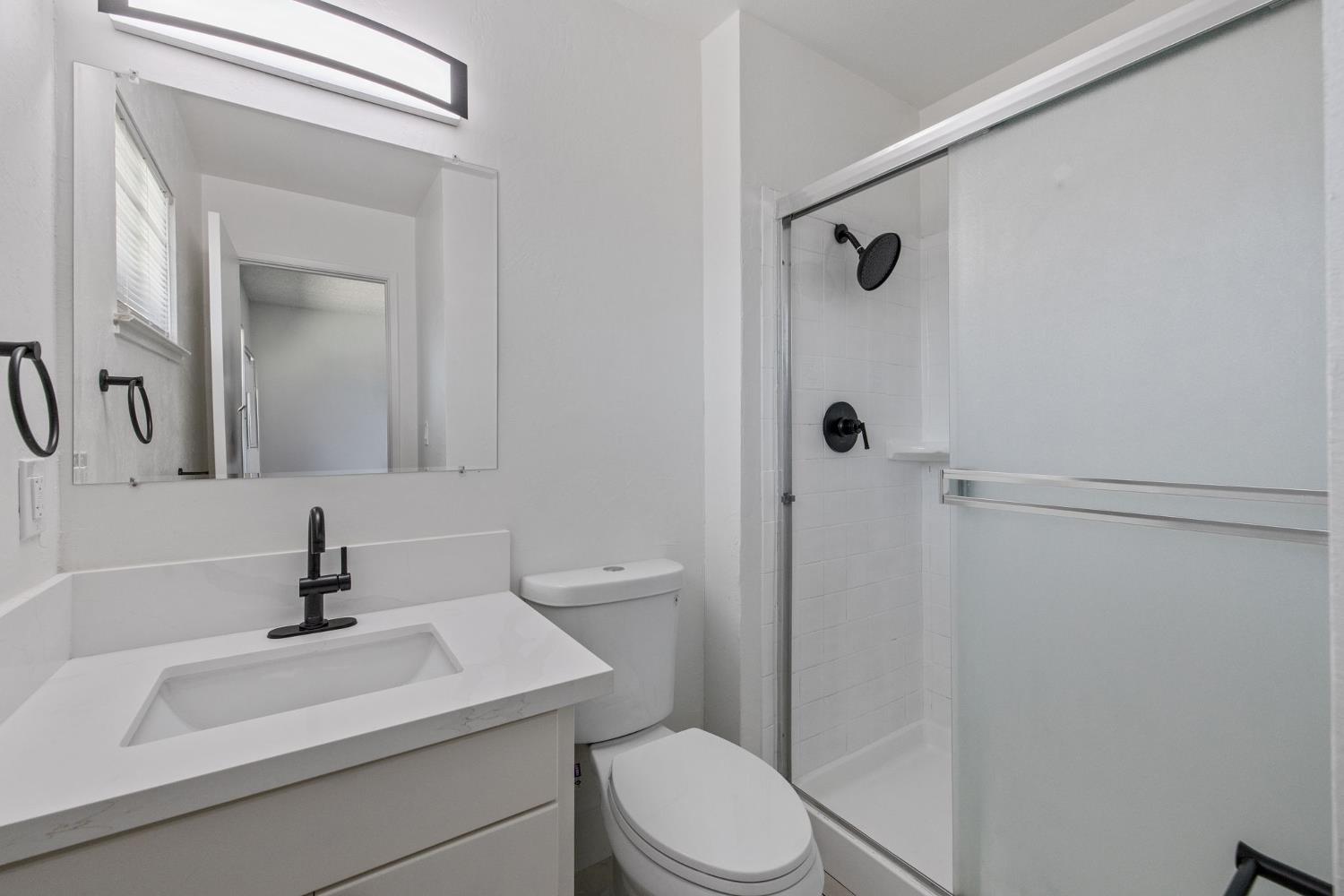587 Sunset St, Kingsburg, CA 93631