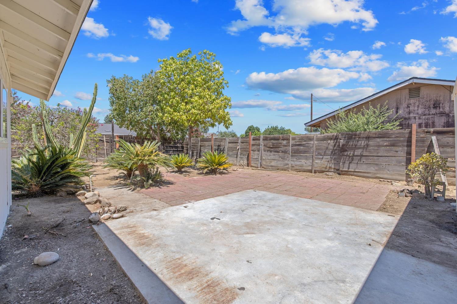 587 Sunset St, Kingsburg, CA 93631