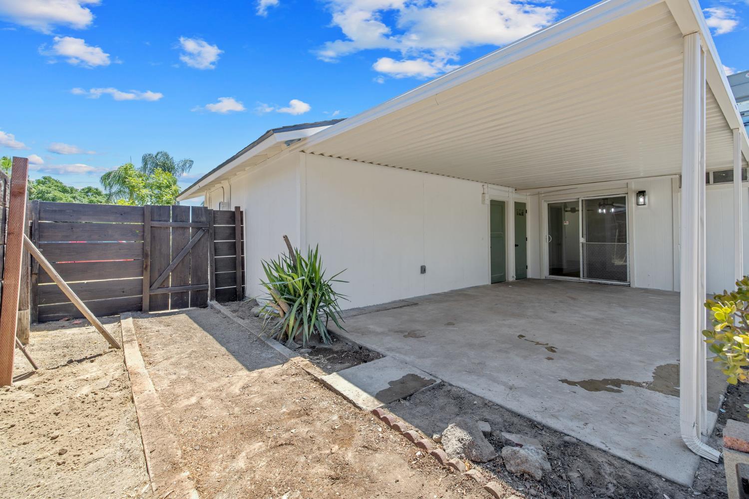 587 Sunset St, Kingsburg, CA 93631