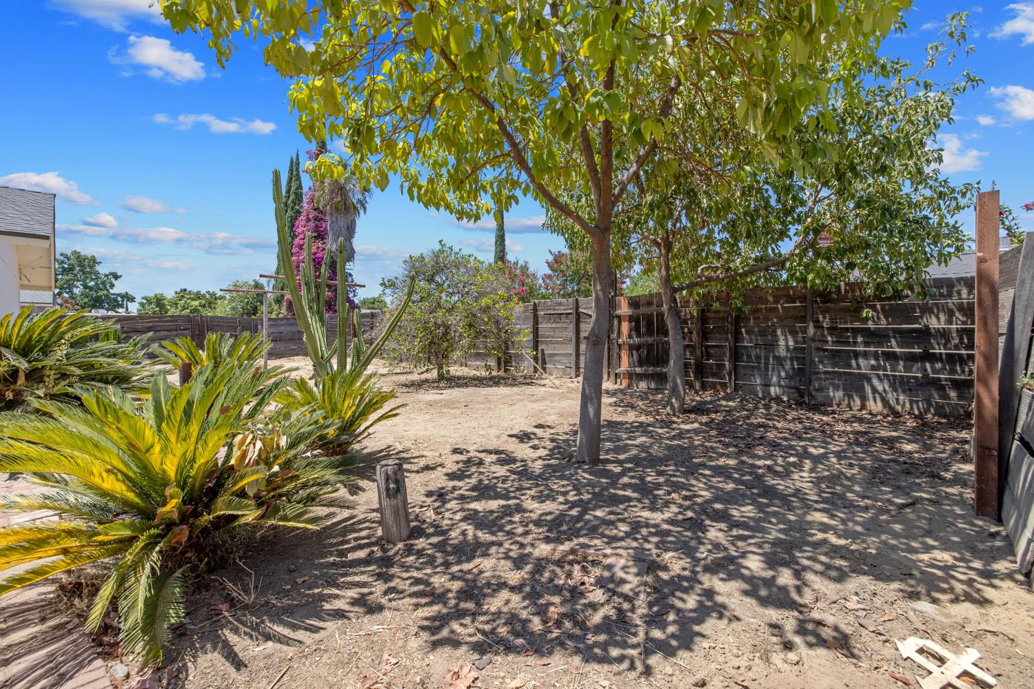 587 Sunset St, Kingsburg, CA 93631