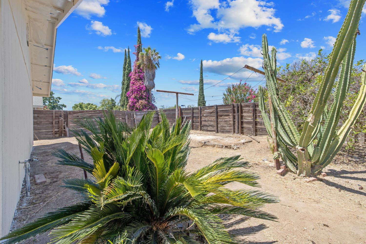 587 Sunset St, Kingsburg, CA 93631