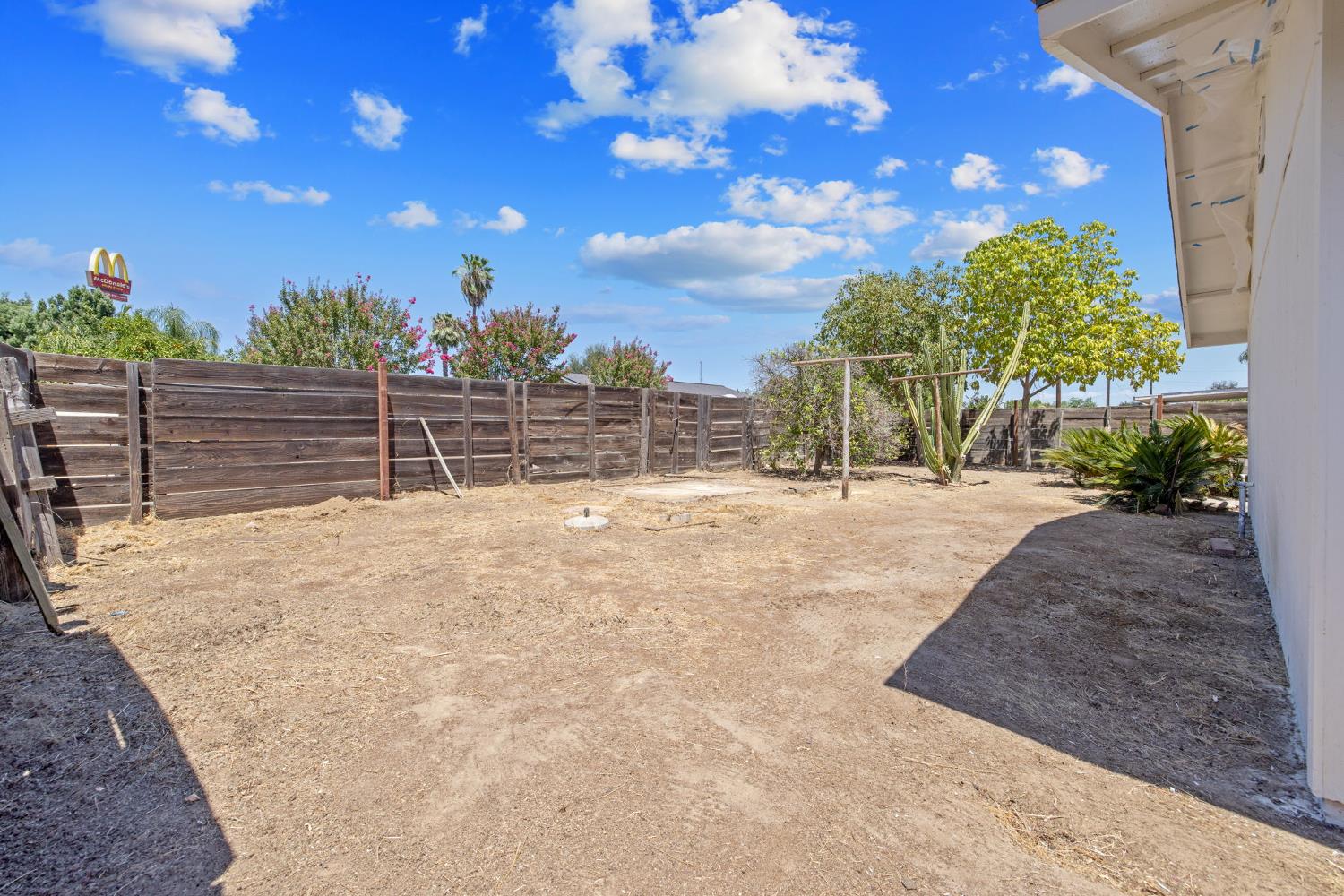 587 Sunset St, Kingsburg, CA 93631