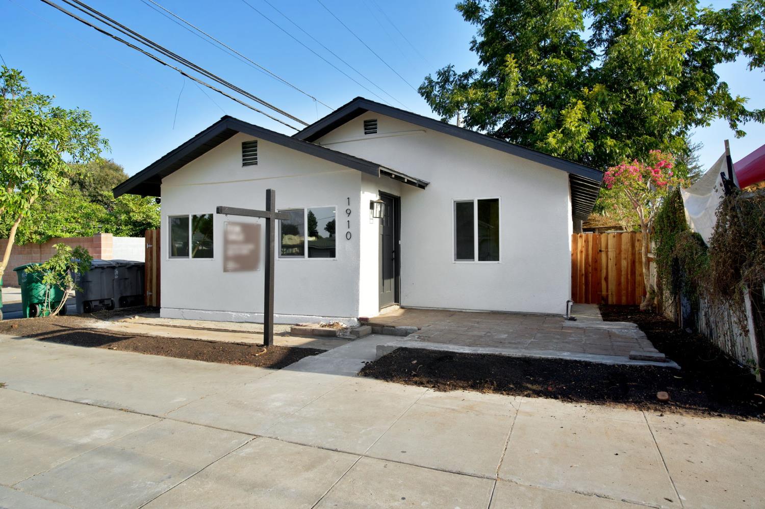 1910 Gaither St, Selma, CA 93662