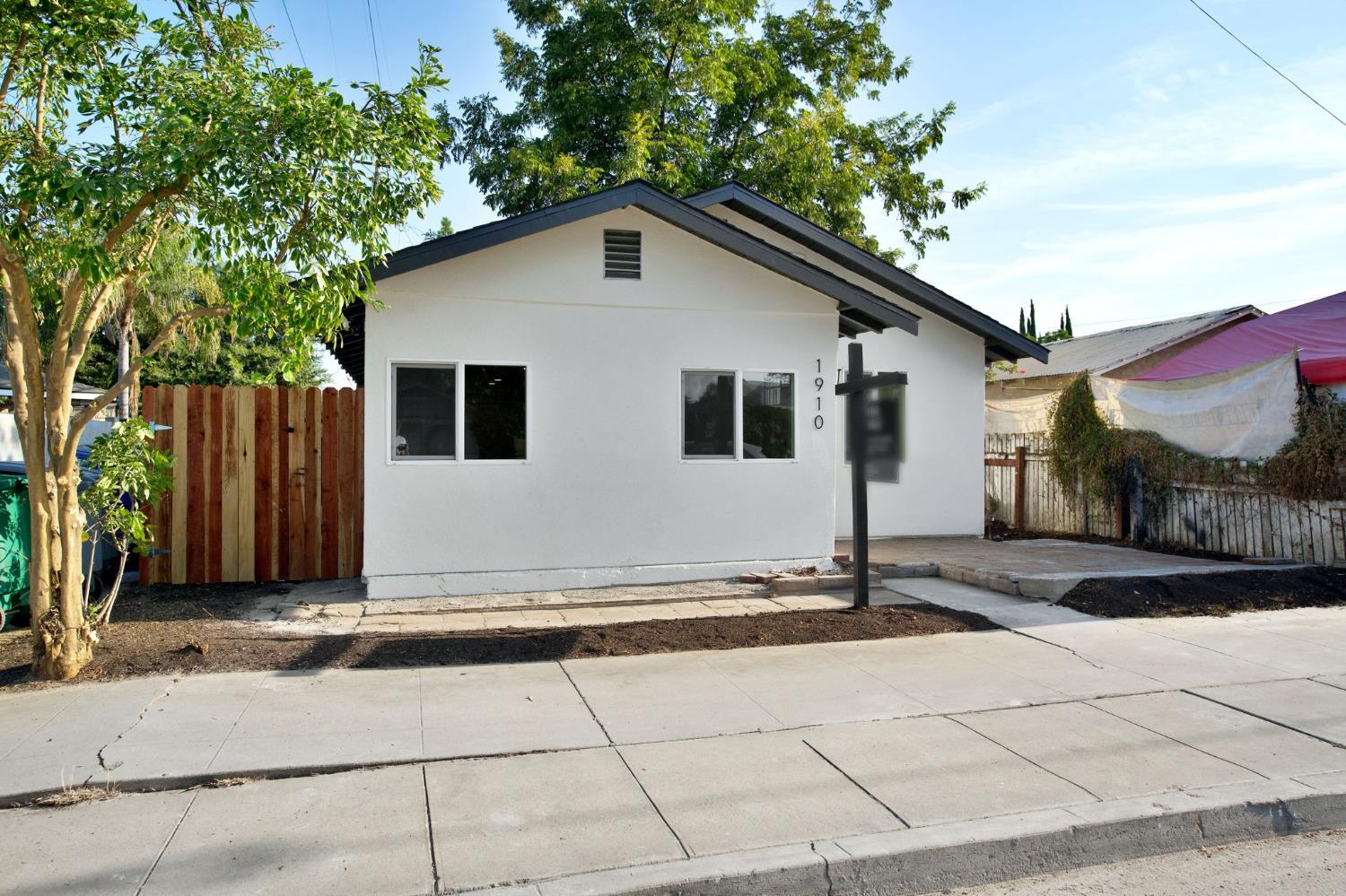1910 Gaither St, Selma, CA 93662