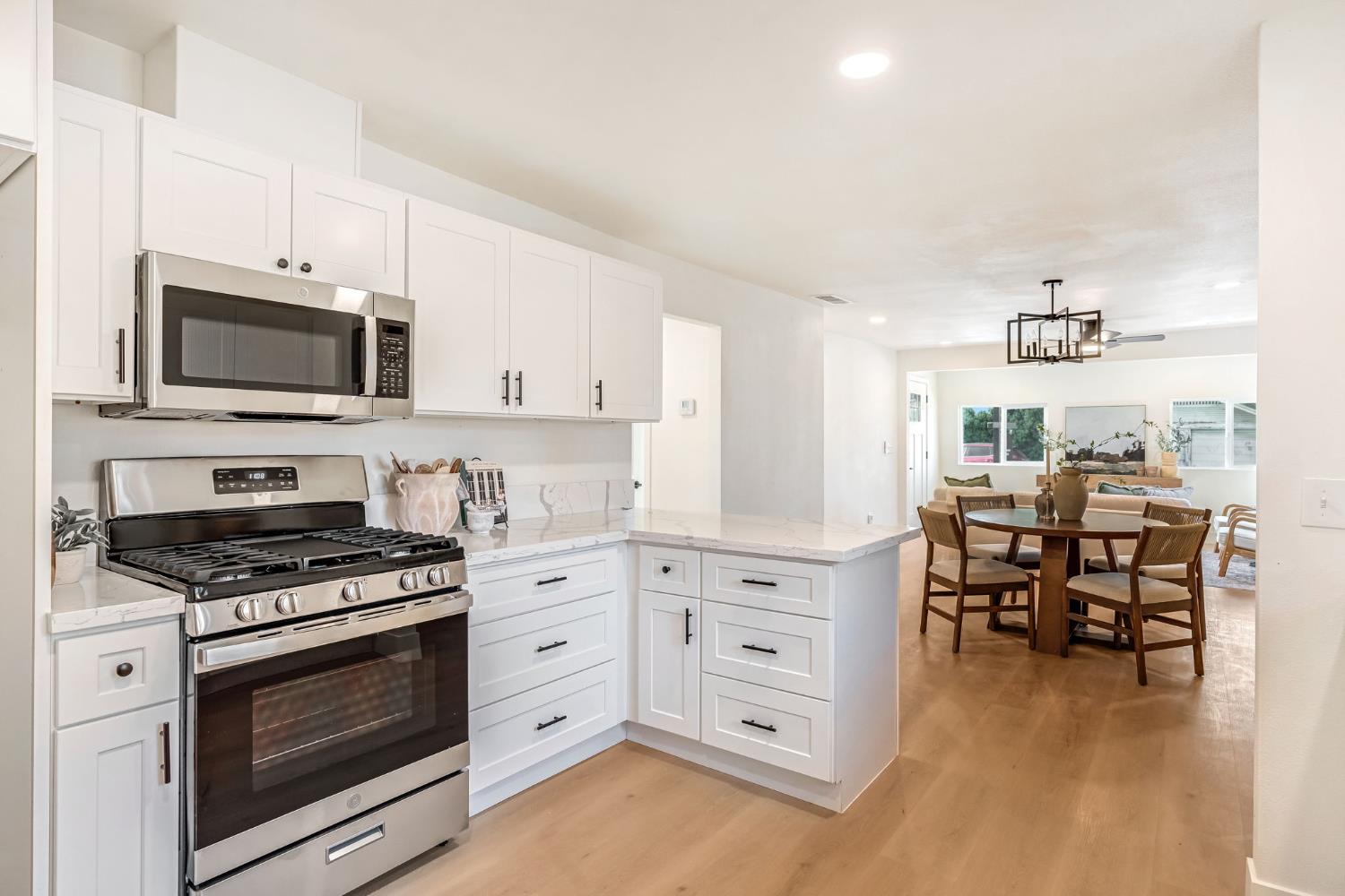 1910 Gaither St, Selma, CA 93662