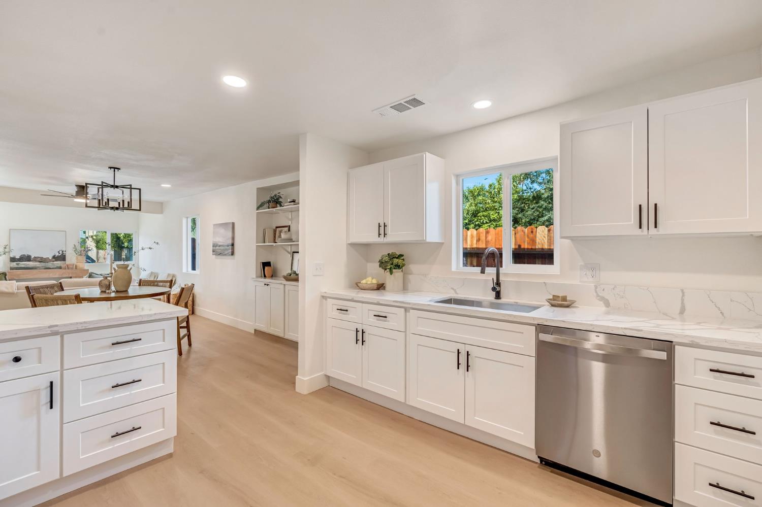 1910 Gaither St, Selma, CA 93662