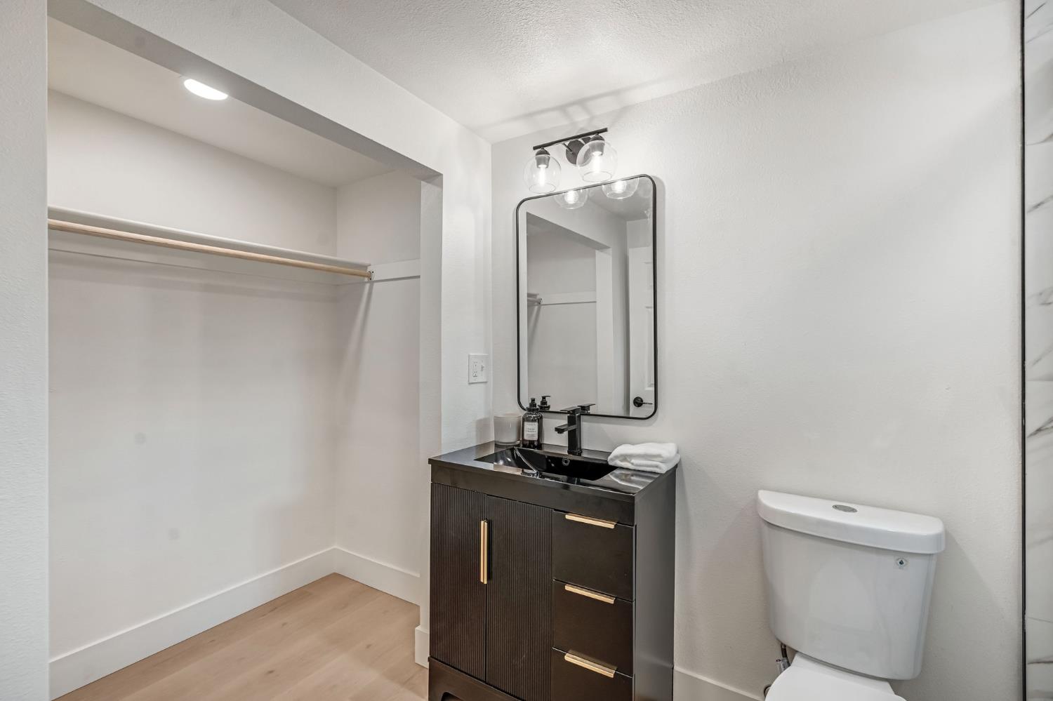 1910 Gaither St, Selma, CA 93662