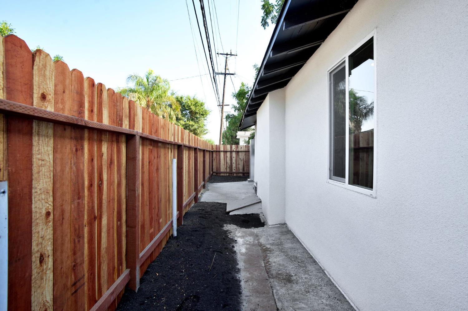 1910 Gaither St, Selma, CA 93662