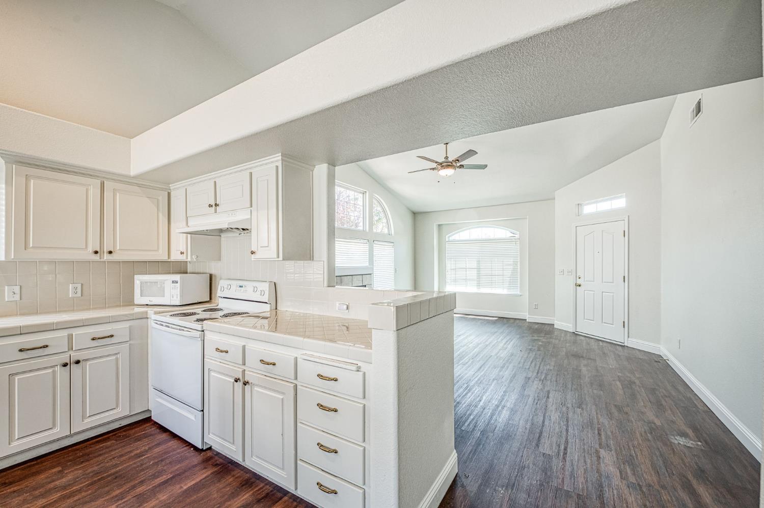 2636 E Plymouth Way, Fresno, CA 93720
