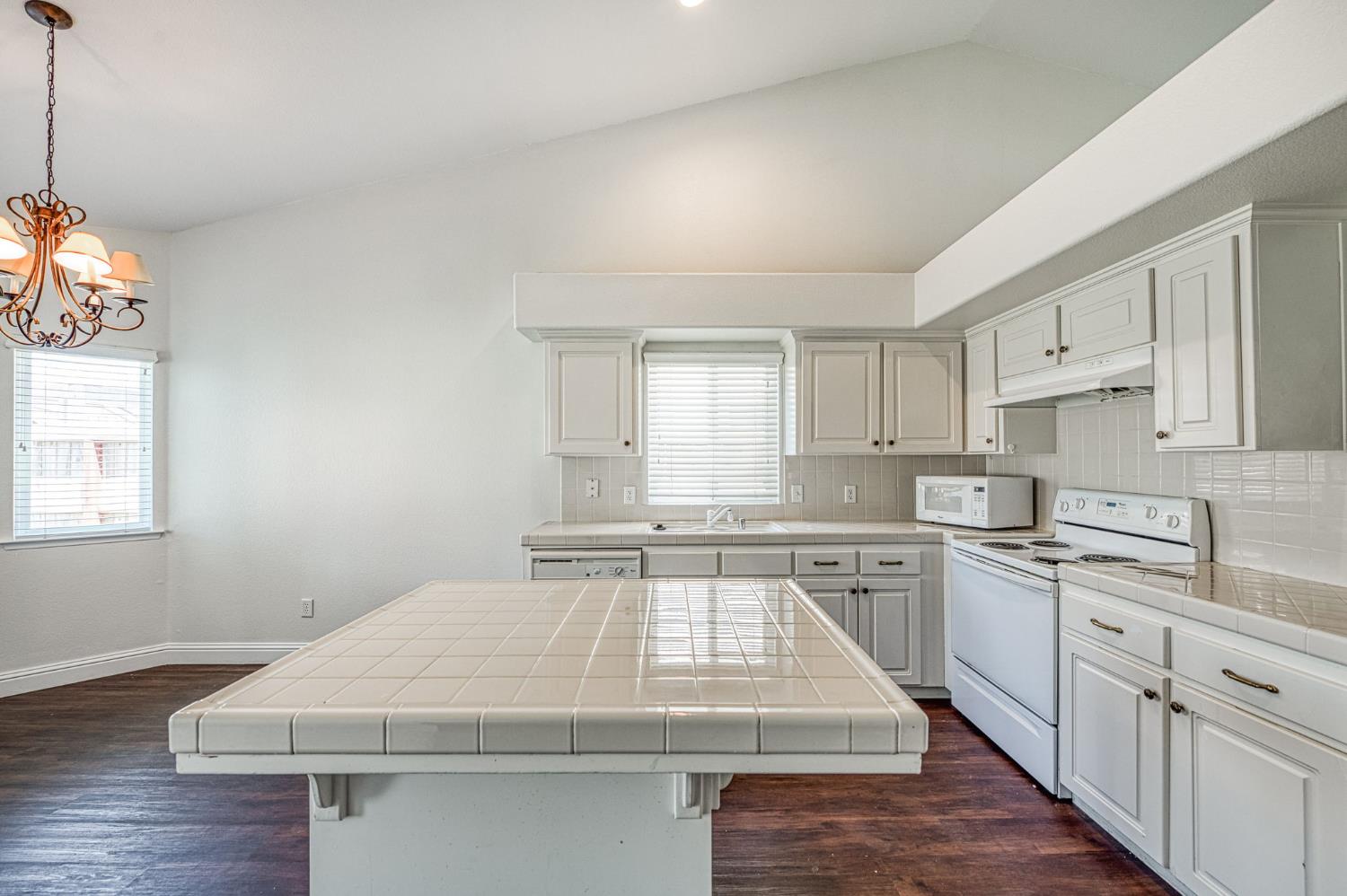 2636 E Plymouth Way, Fresno, CA 93720