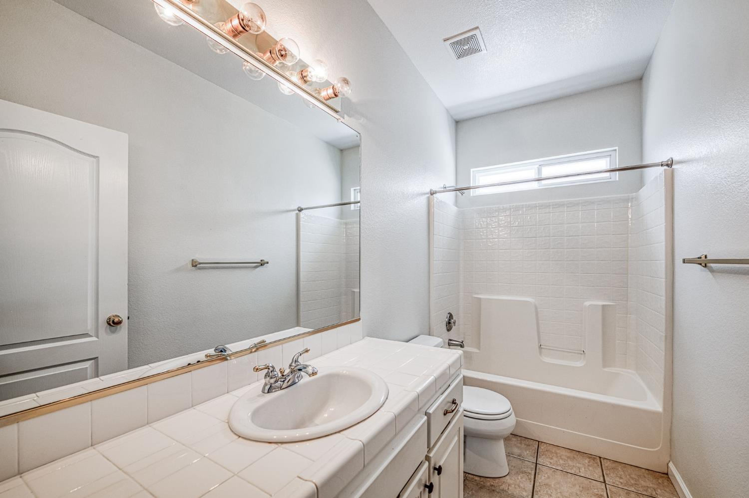 2636 E Plymouth Way, Fresno, CA 93720