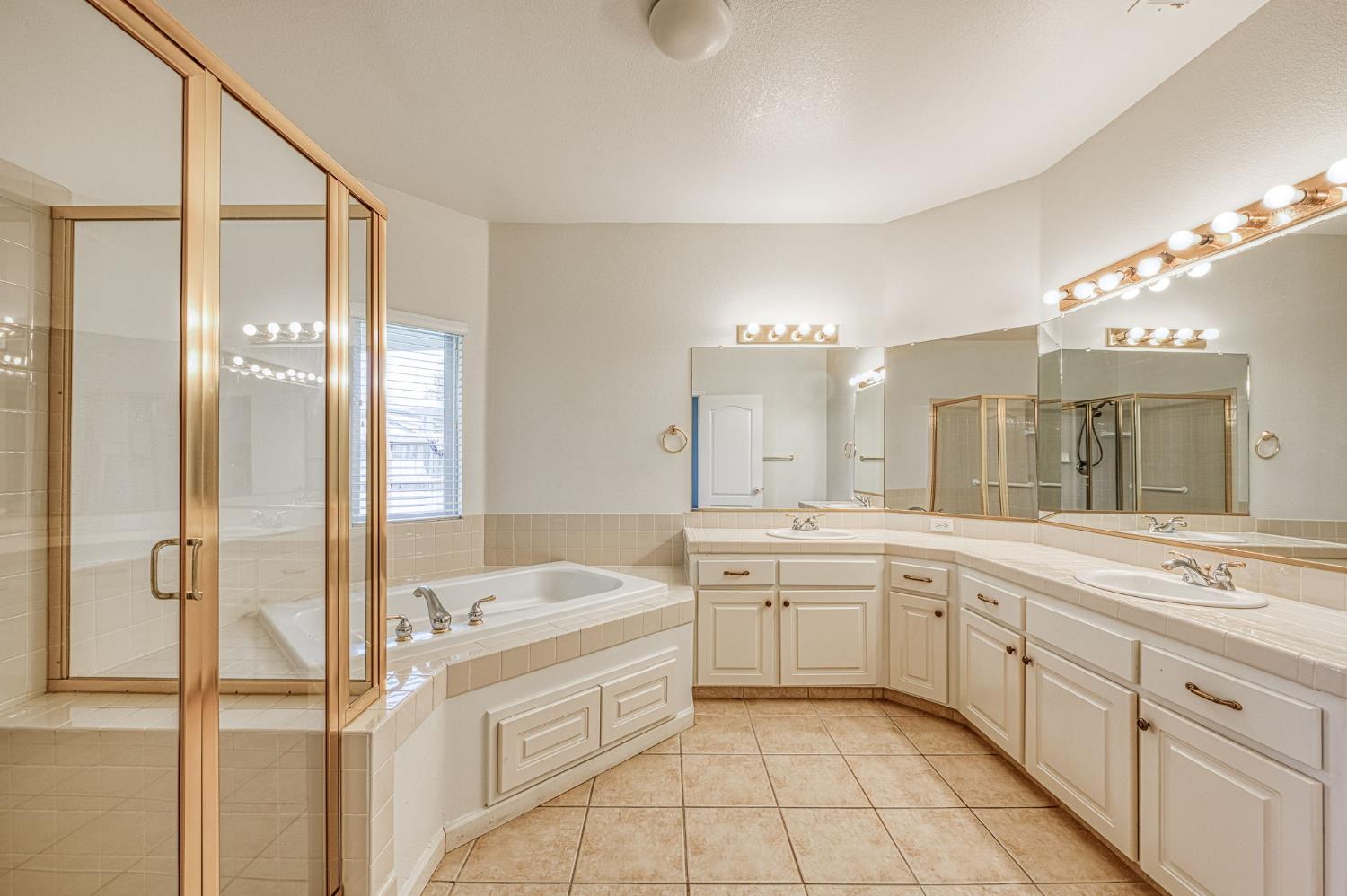 2636 E Plymouth Way, Fresno, CA 93720
