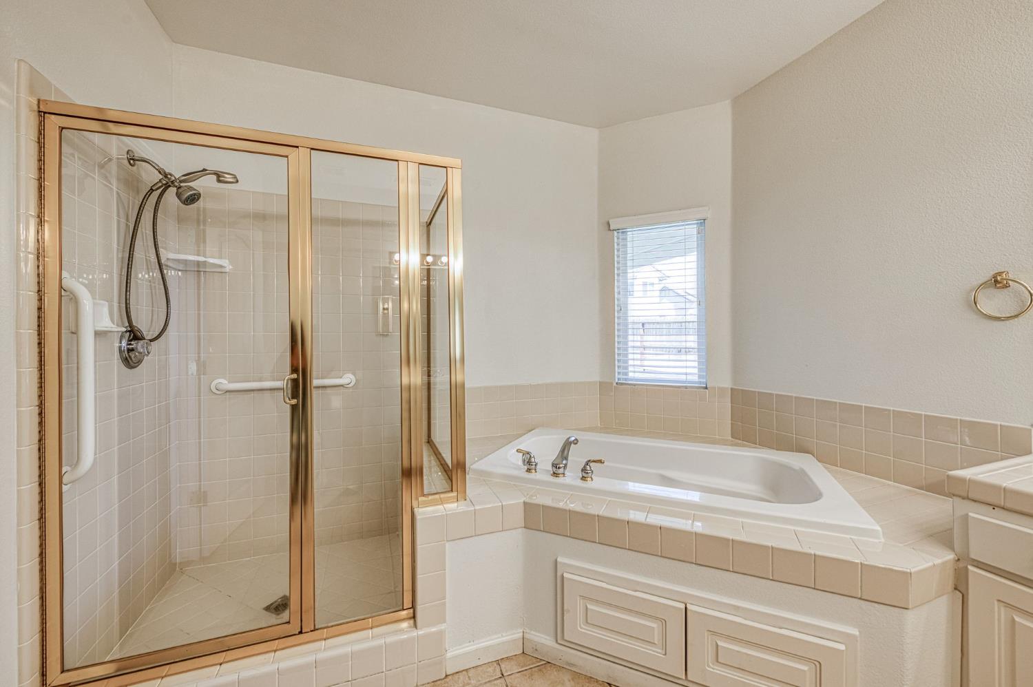 2636 E Plymouth Way, Fresno, CA 93720