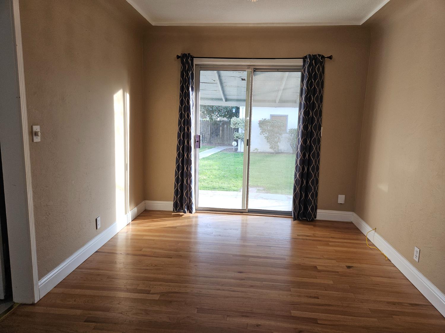 2004 E Terrace #104, Fresno, CA 93703