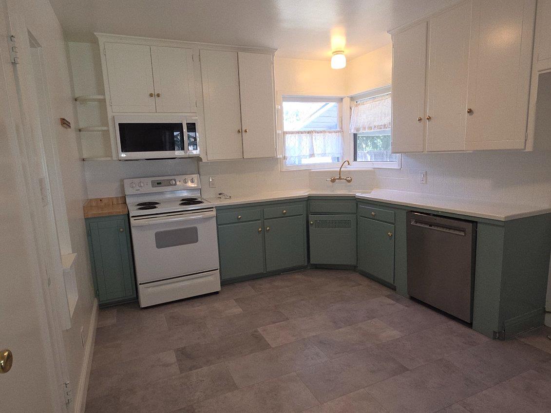 2004 E Terrace #104, Fresno, CA 93703