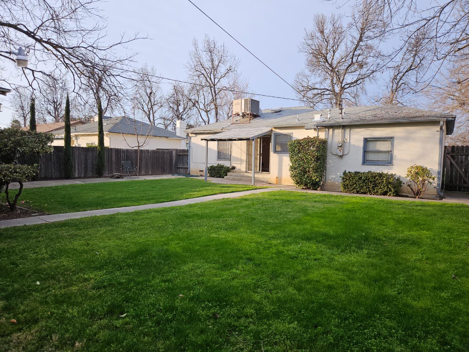 2004 E Terrace #104, Fresno, CA 93703