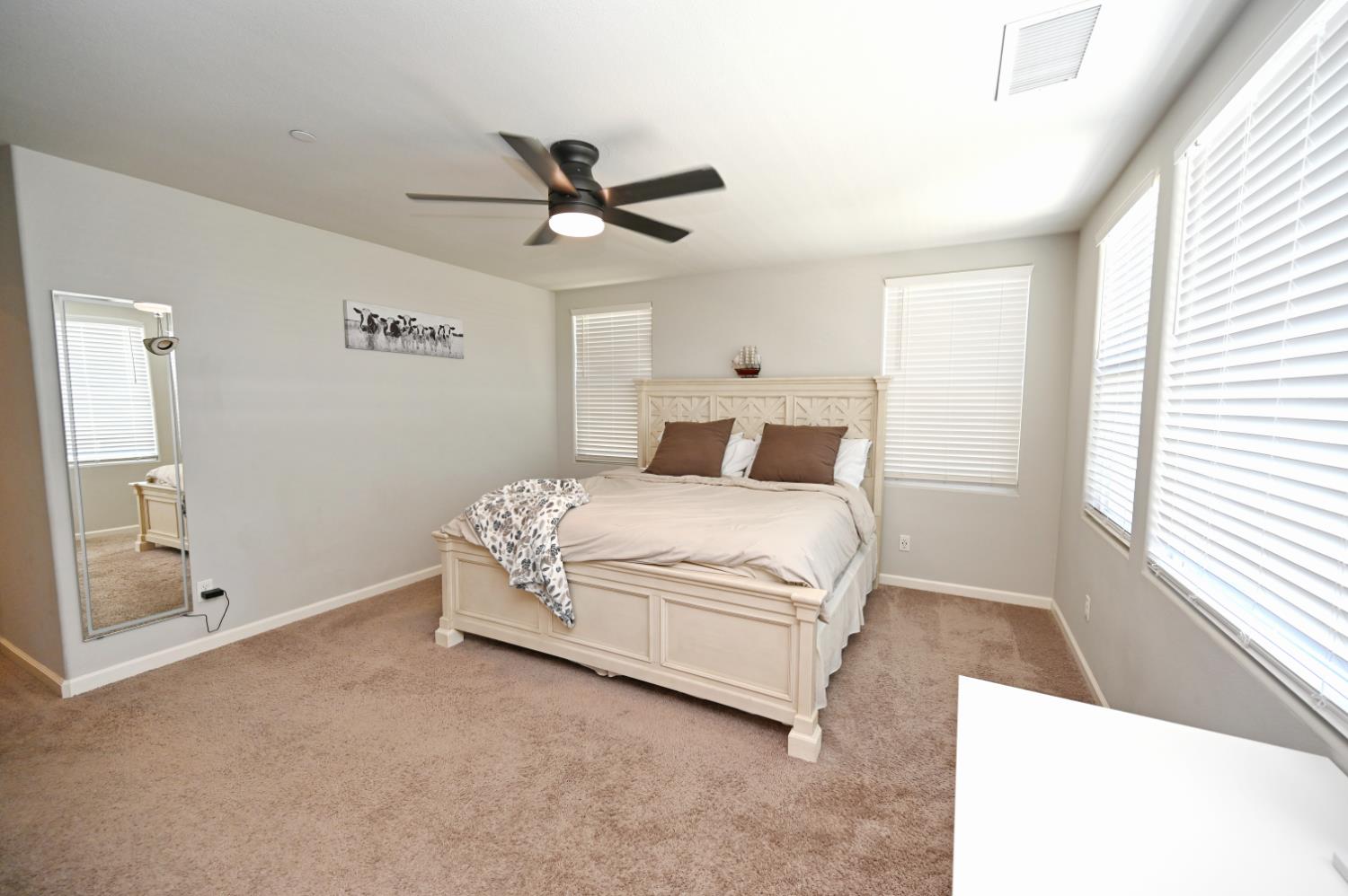 887 Wishon Ave W, Madera, CA 93636