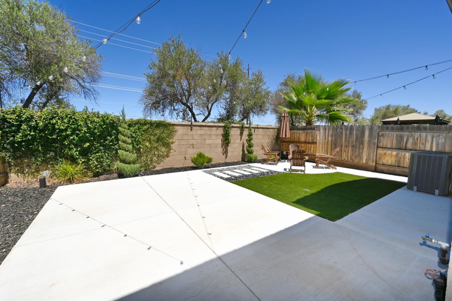 887 Wishon Ave W, Madera, CA 93636