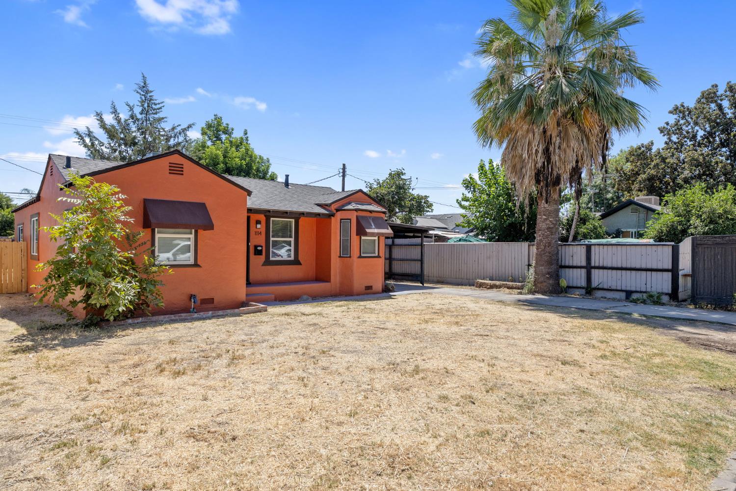 1114 N Conyer St, Visalia, CA 93291