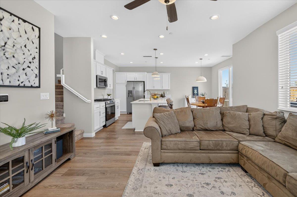 4159 Vincent Rd, Madera, CA 93636