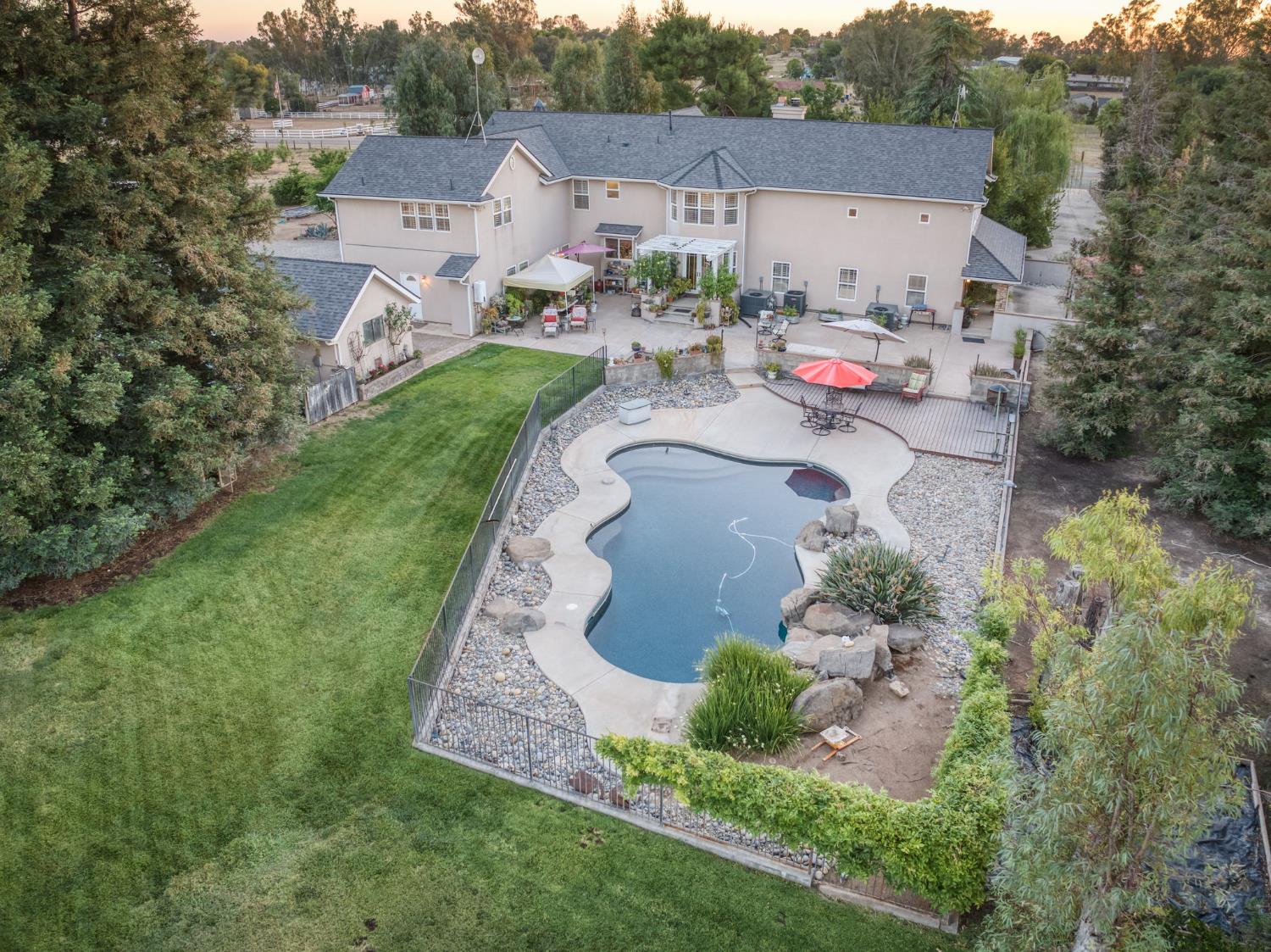 8584 N Madsen Ave, Clovis, CA 93619