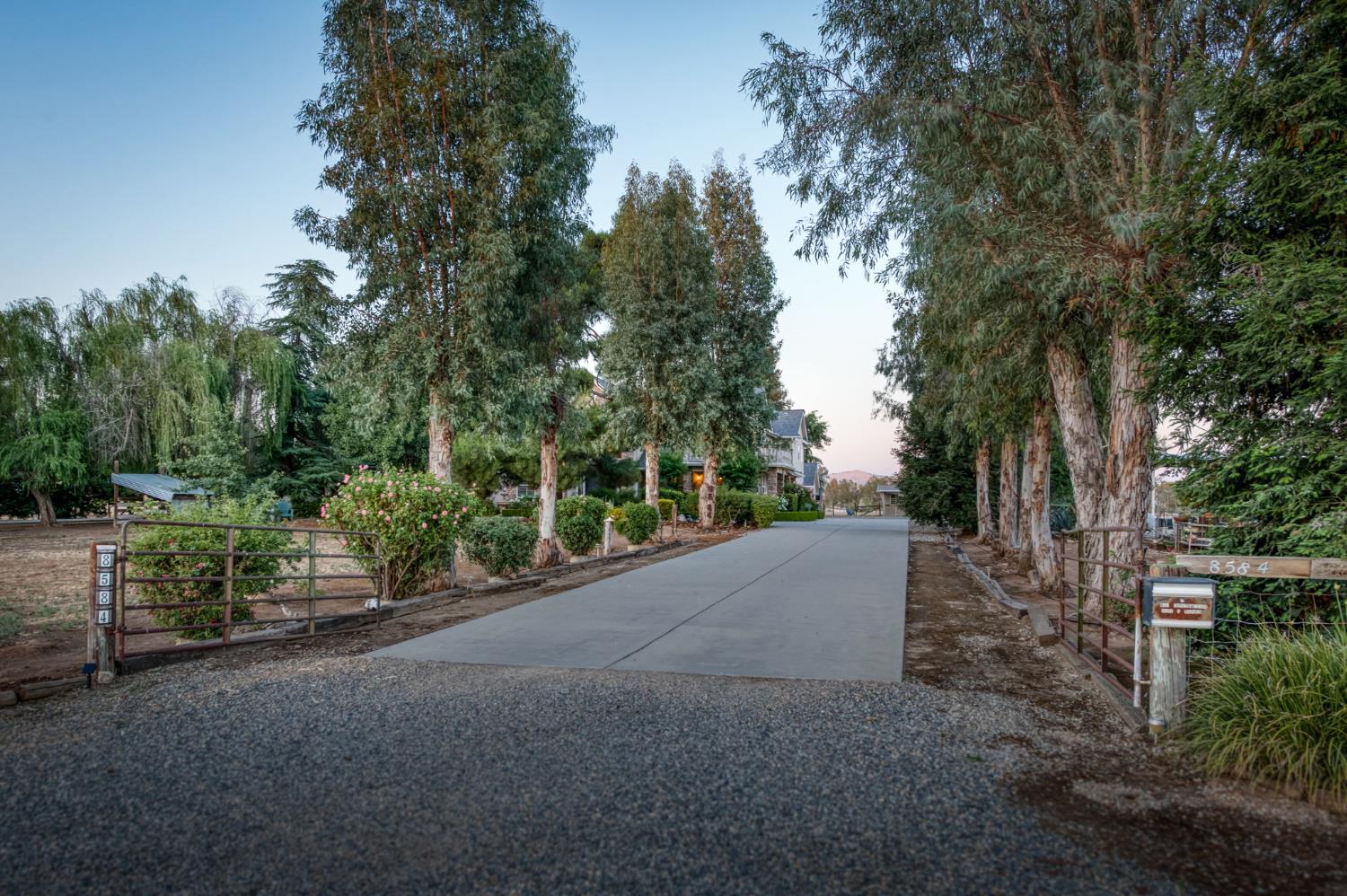 8584 N Madsen Ave, Clovis, CA 93619