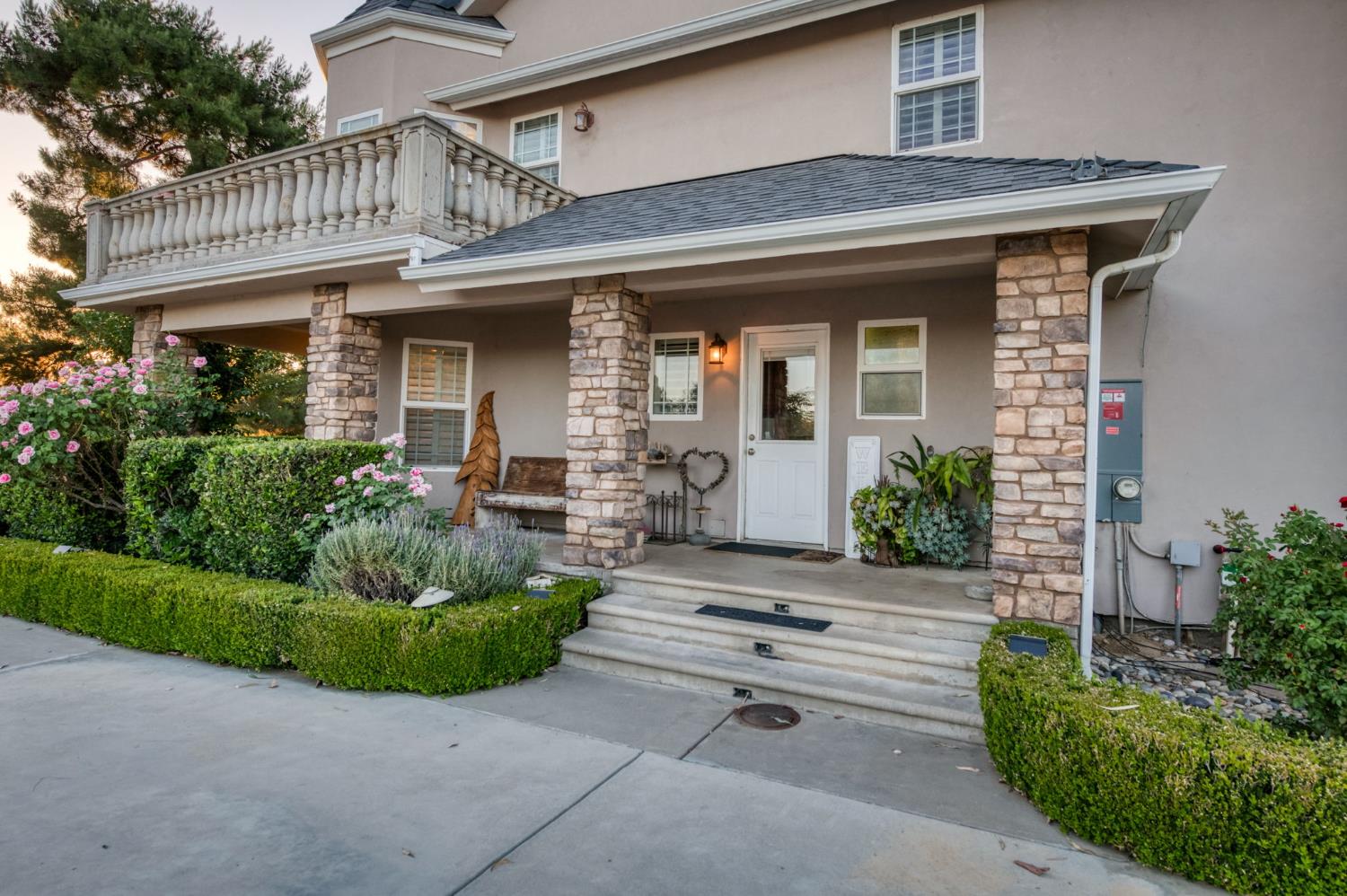 8584 N Madsen Ave, Clovis, CA 93619