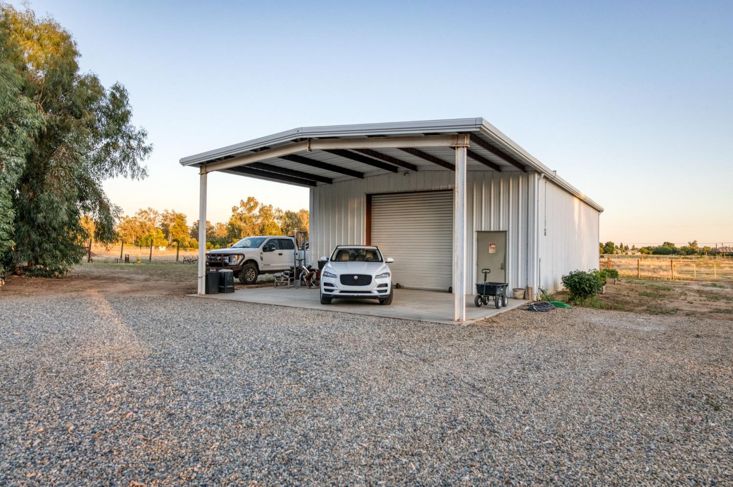 8584 N Madsen Ave, Clovis, CA 93619