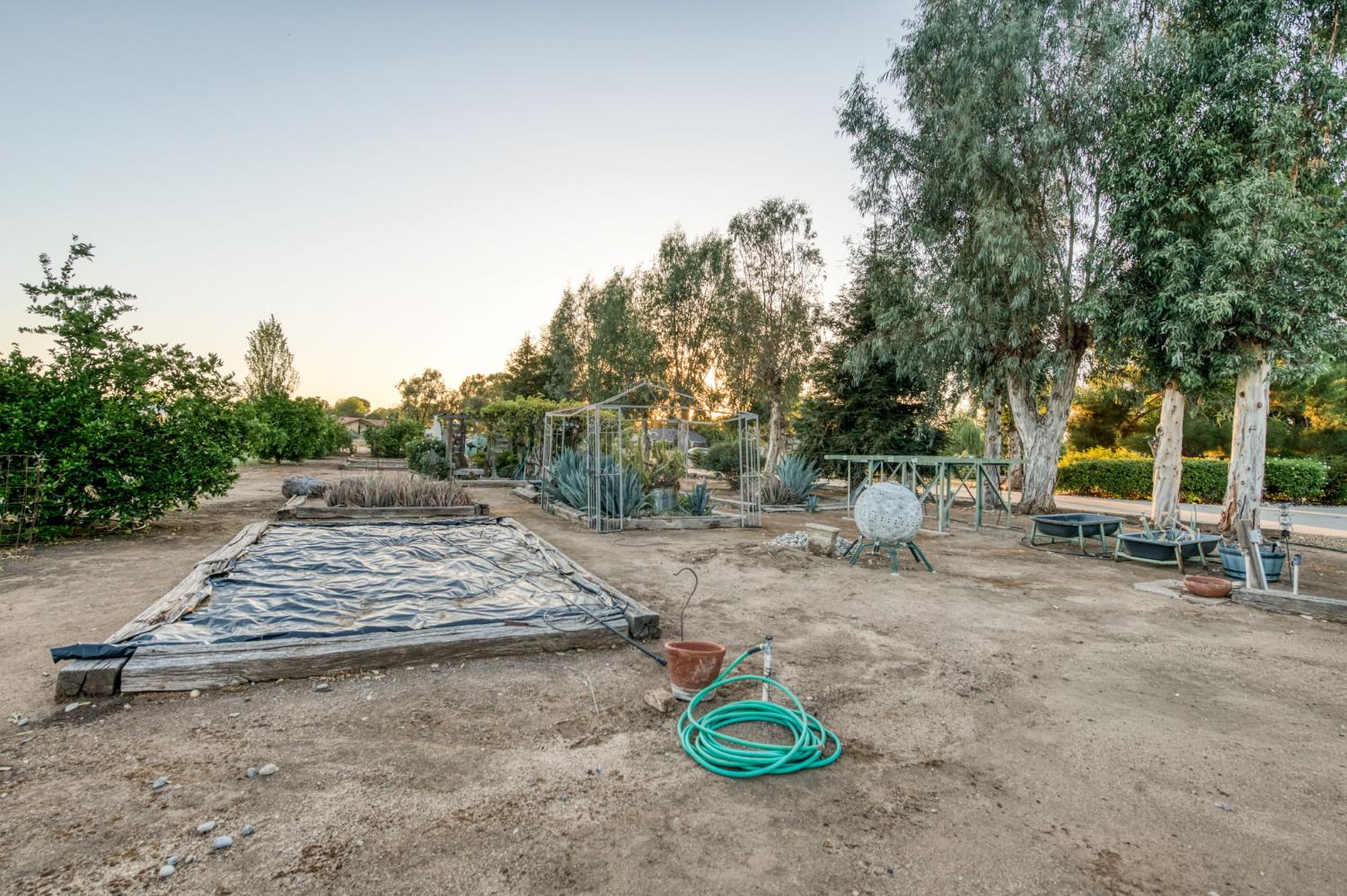 8584 N Madsen Ave, Clovis, CA 93619