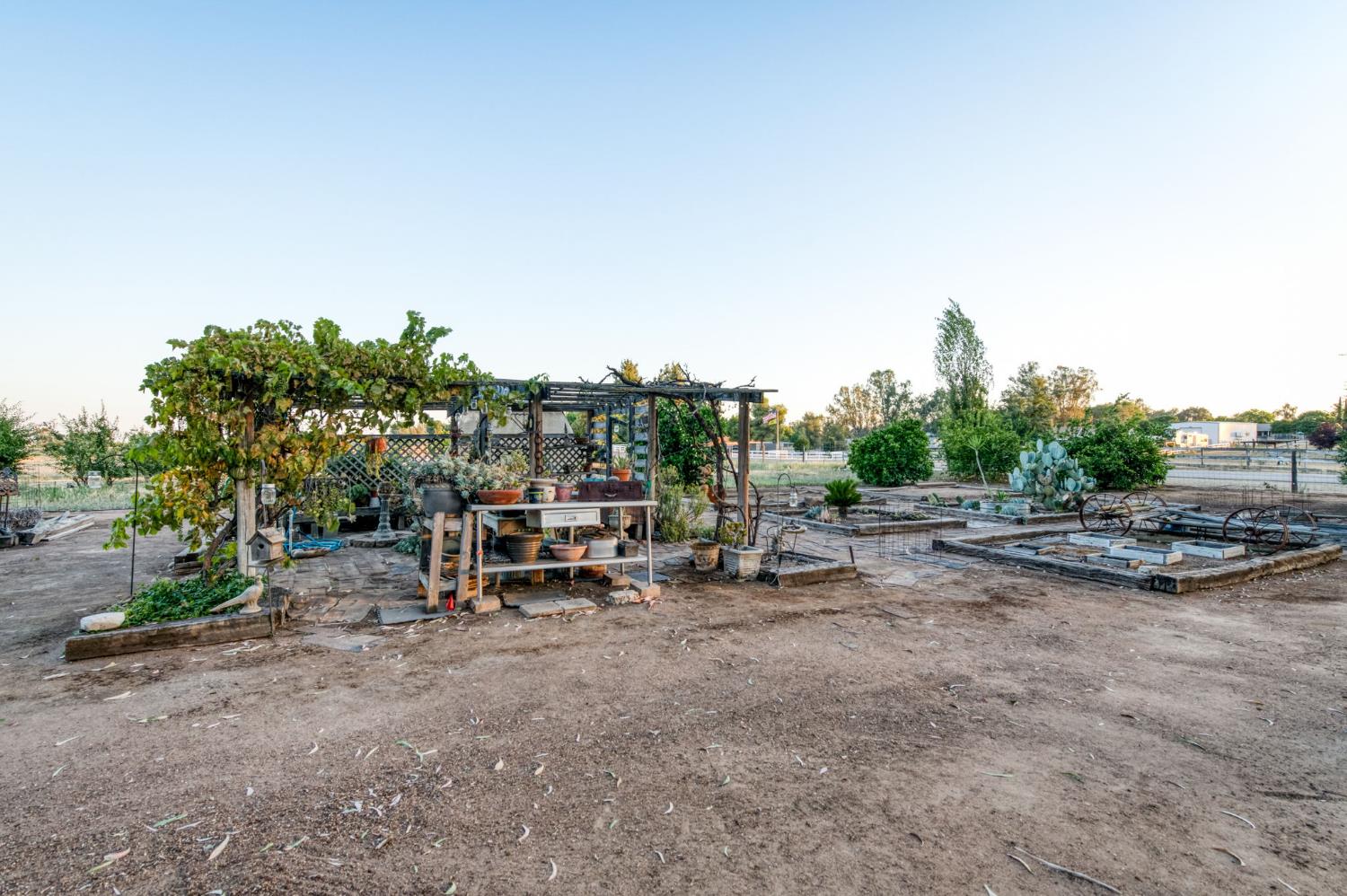 8584 N Madsen Ave, Clovis, CA 93619